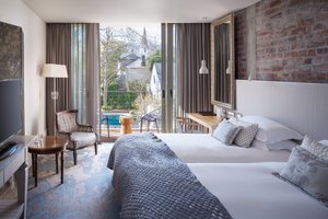 Room & Suite
