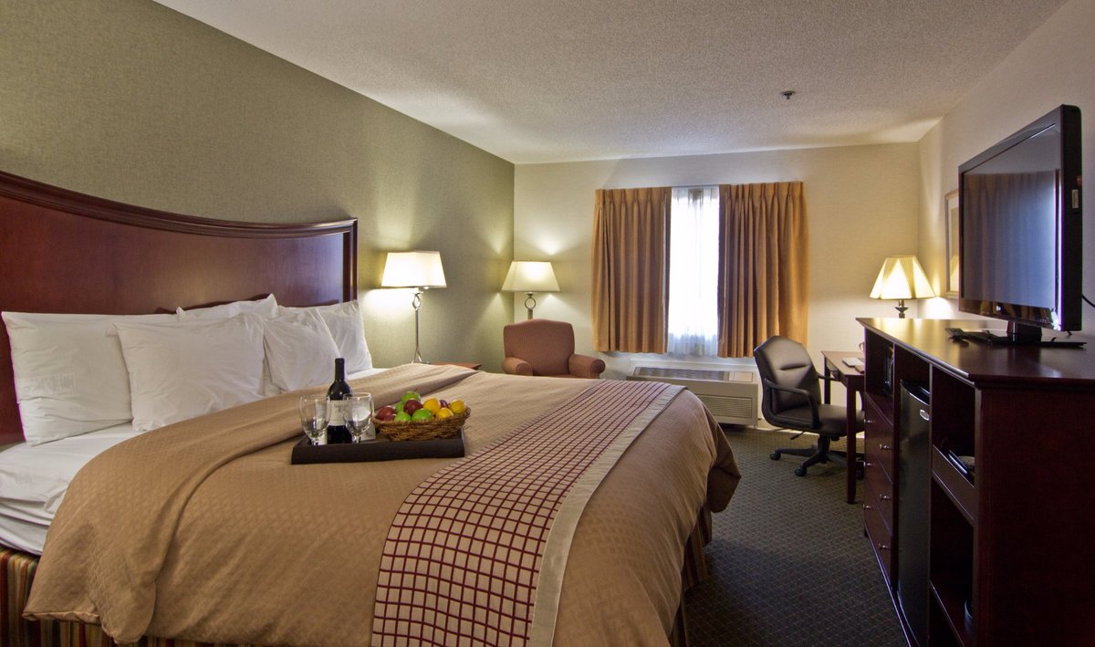 CHRISTOPHER INN & SUITES $104 ($̶1̶8̶8̶) - Updated 2022 Prices & Hotel ...