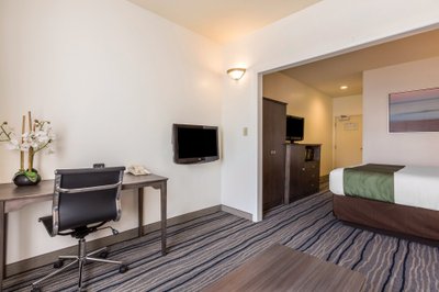 Hotel photo 15 of Ramada Suites by Wyndham San Diego.