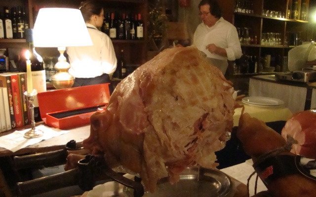 Il prosciutto affumicato cotto a vapore
