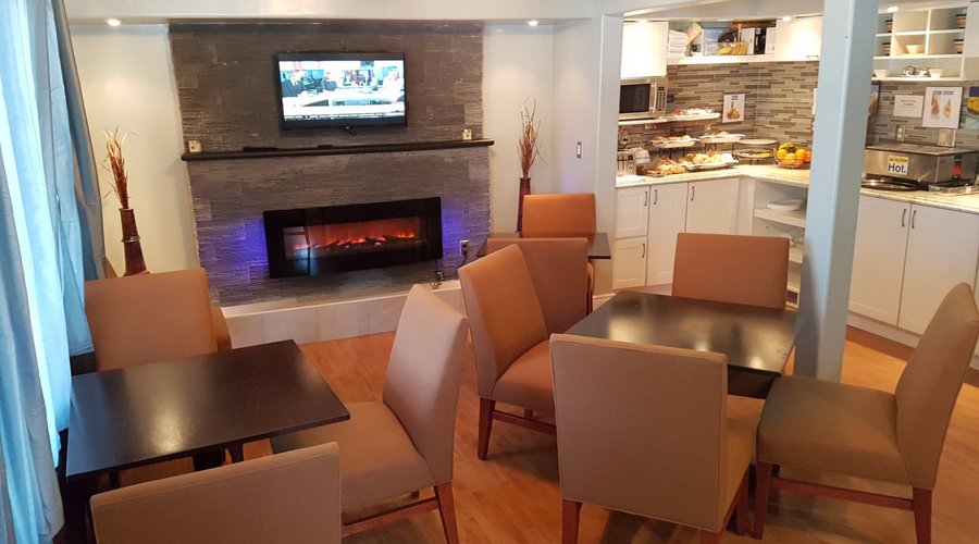 Lobby - Full Hot Breakfast Buffet area
