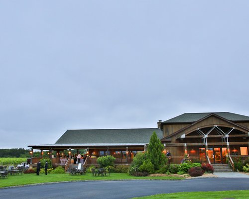 are dogs allowed in the wineries on long island