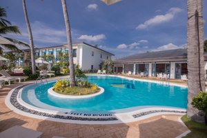Pool & Beach