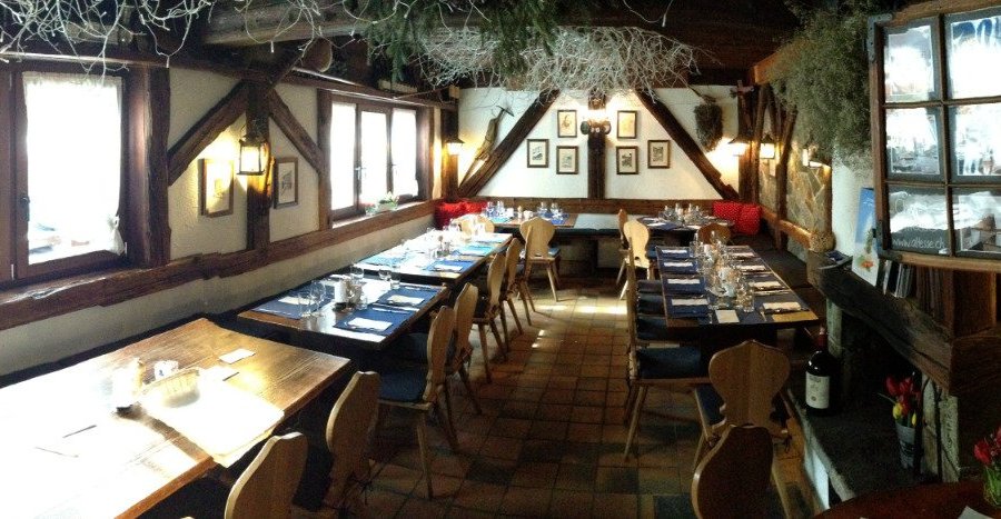 Hauptrestaurant unten, main restaurant downstairs! 