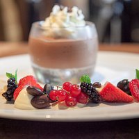 chocolademousse met rood fruit
