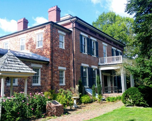 Bacons Castle, Surry County, Virginia - Colonial Ghosts