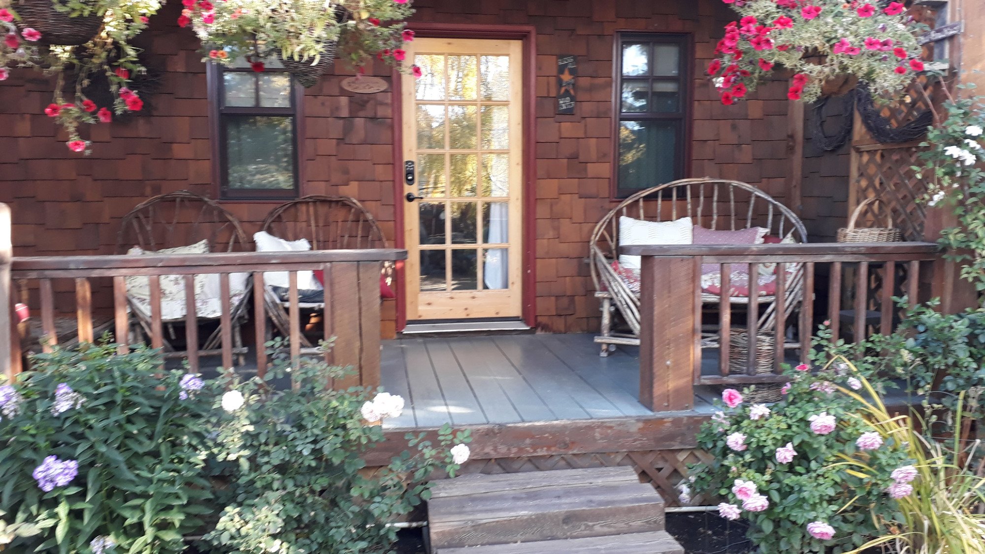 TENDING GARDENS BED AND BREAKFAST - B&B Reviews (Calgary, Alberta)