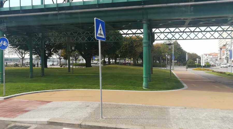 Gente simpatica , lugar bastante limpo , perto de tudo , de facil acesso .