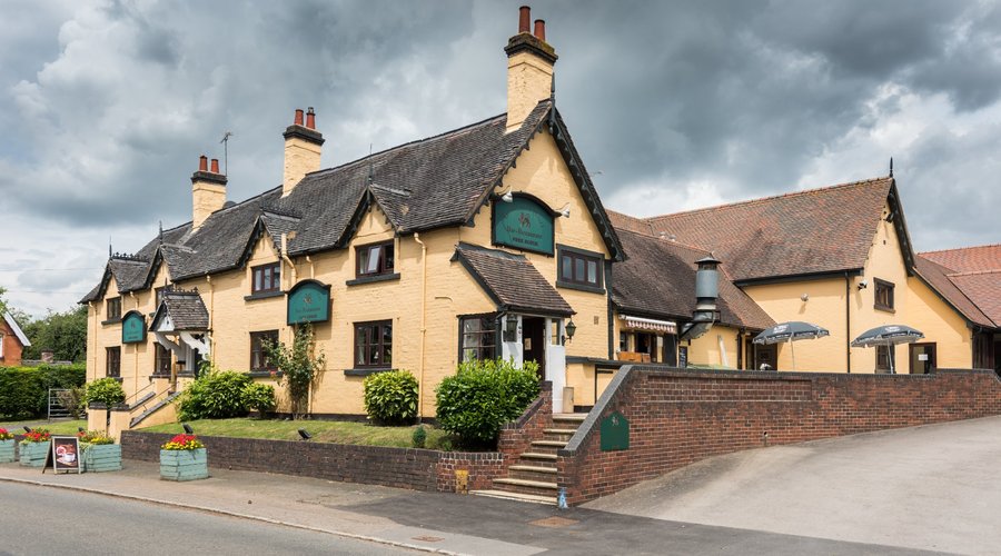 Golden Lion Inn, Main Street, Easenhyall