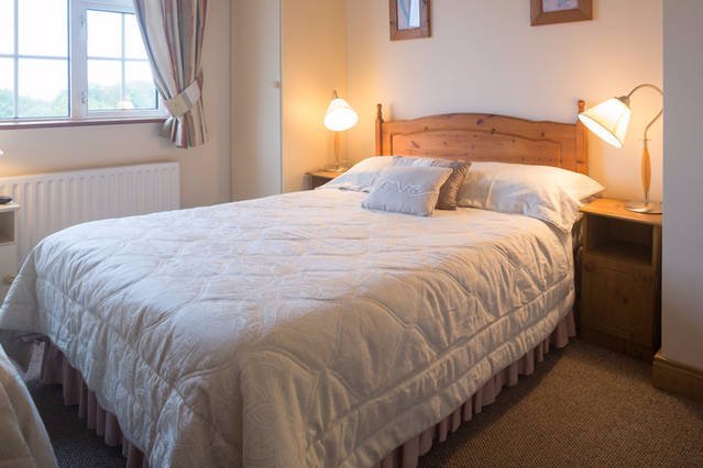 WOODVILLE BED AND BREAKFAST - Guest House Reviews (Galway, Ireland)