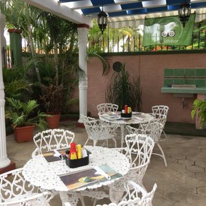 Terraza, área para desayunar.