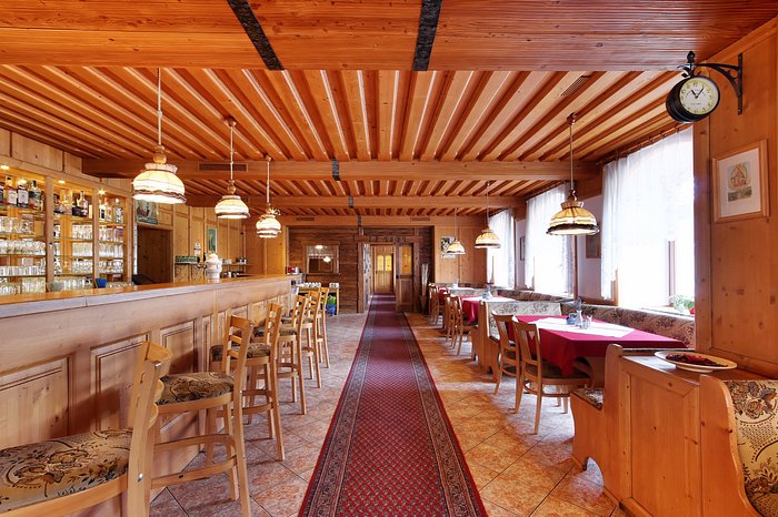 restaurant and bar - Picture of Hotel Stara Skola, Sloup - Tripadvisor