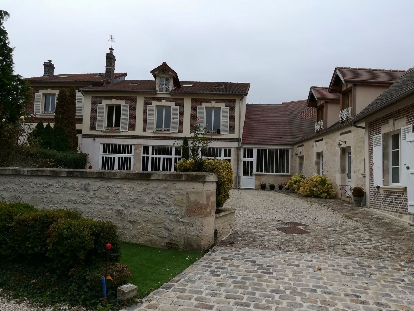 LE CLOS DES TILLEULS - B&B Reviews (Verberie, France)