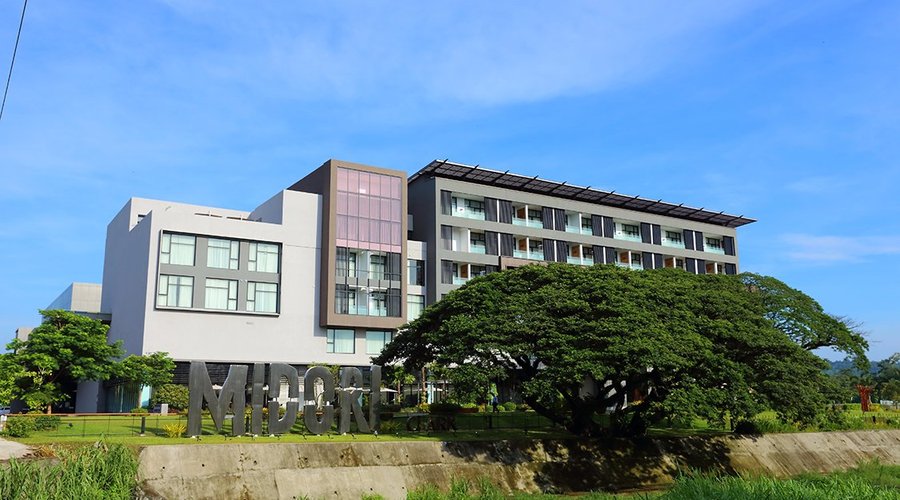 Haven on the greens - The Midori Clark Hotel and Casino facade