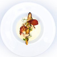 Velouté froid de moules au safran, chips de coppa, fougasse au fenouil.