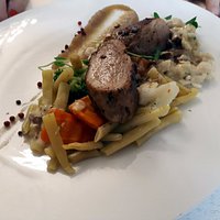 polędwiczki wieprzowe z kurkami, kluskami i fasolką