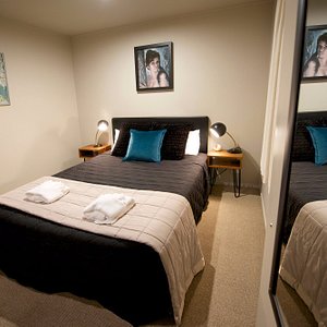 The 60’s suite is a private self-contained unit, with queen size bed in the bedroom and twin sin