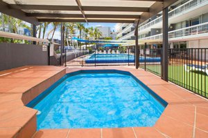 Pool & Beach