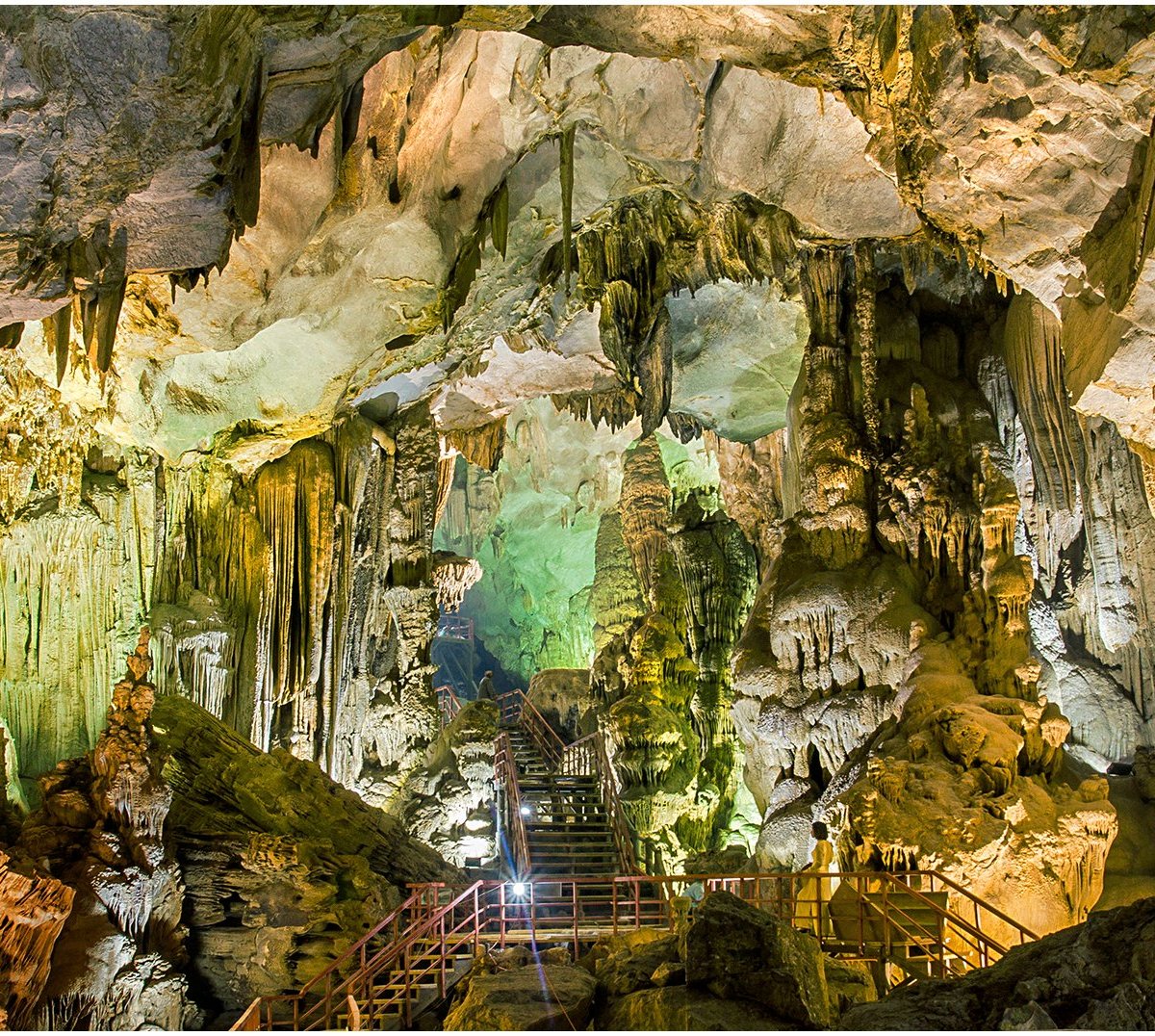 Ho Dong Tien Cave, Vietnam: Breaking Barriers World Travelers