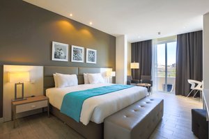 Room & Suite