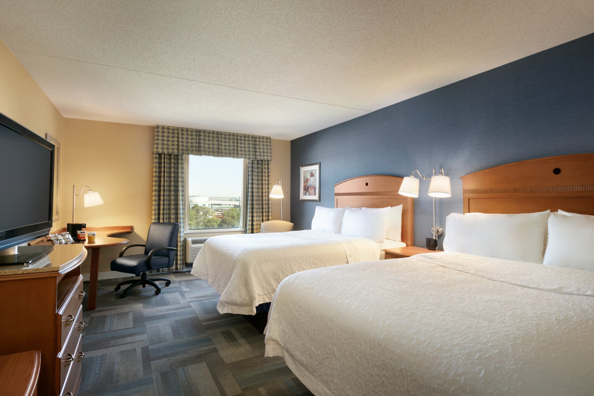 Hotel photo 1 of Hampton Inn New York - LaGuardia Airport.