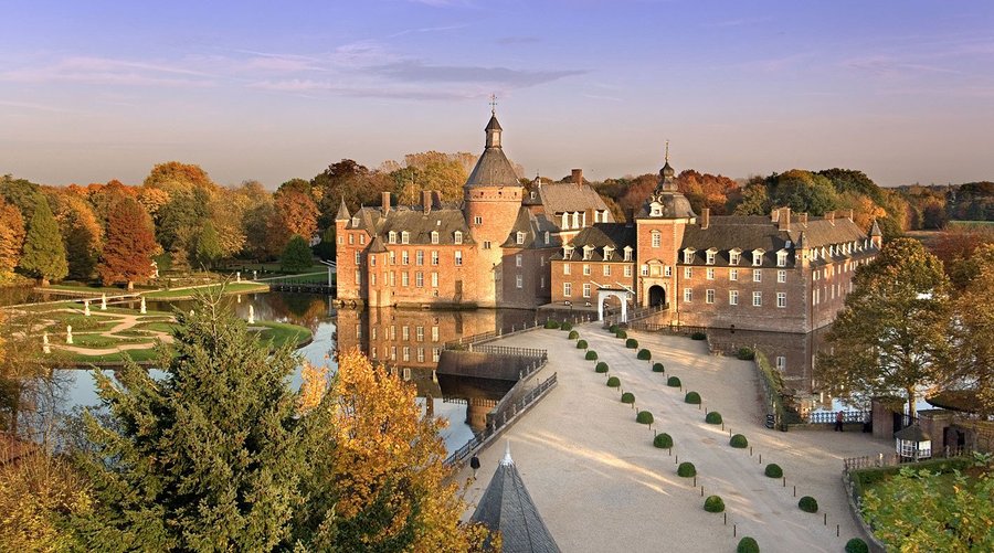 Blick auf die Wasserburg Anholt im Herbst