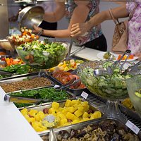 SALADAS FRESCAS E VERDES SEM AGROTÓXICOS.
