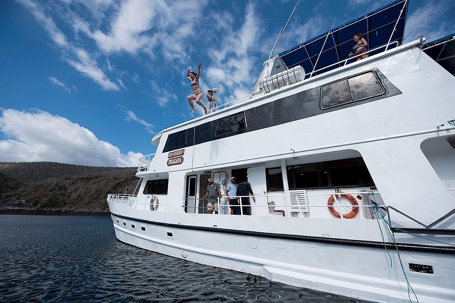 fragata yacht galapagos reviews