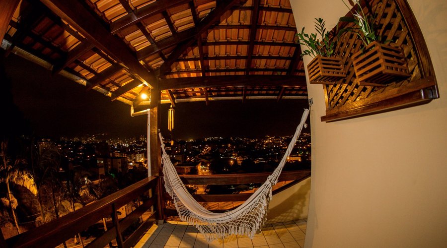 Hospedagem de baixo custo em ambientes de padrão de qualidade elevado. 