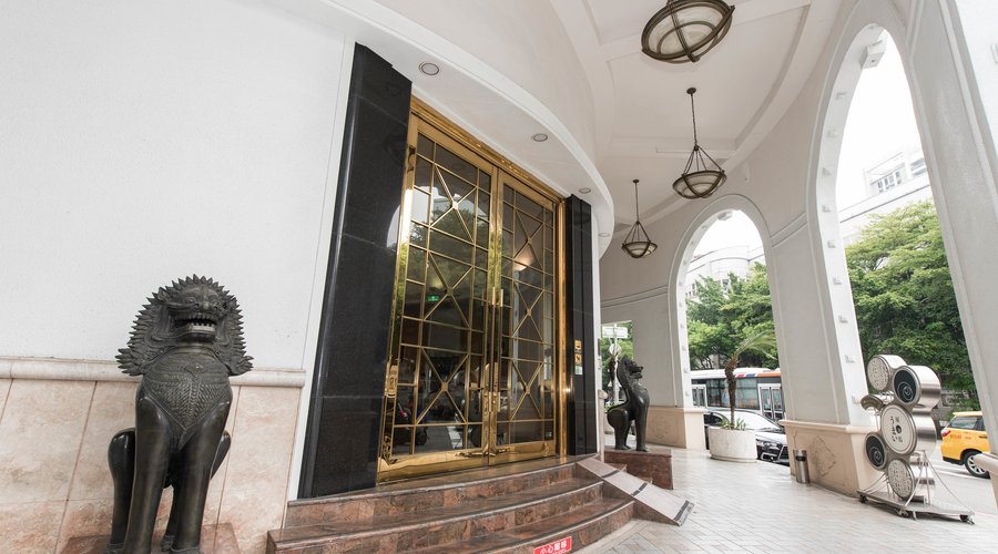 Entrance at the F Hotel - Taichung