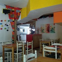 l 'autre partie du resto toujours haut en couleur