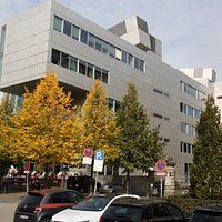 moderner Erweiterungsbau