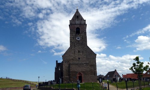 Kirche in Wierum, direkt hinter dem Dein