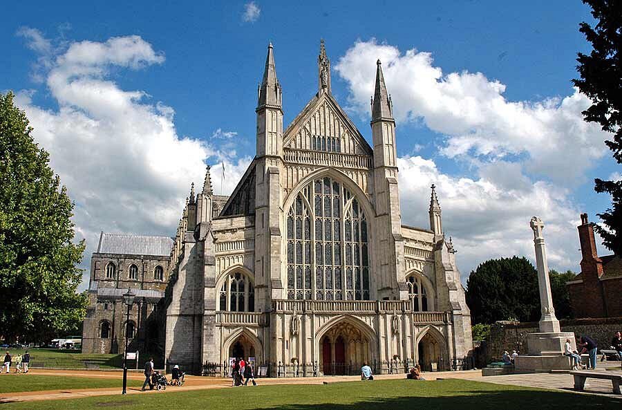 winchester cathedral roof tour
