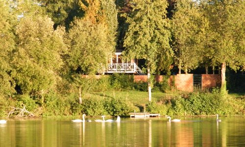 PETIT CHALET SUR LE LAC