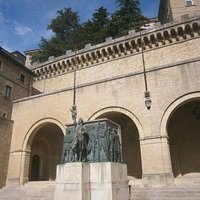 Памятник Girolamo Gozi