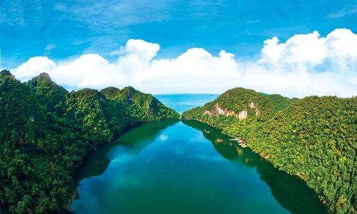Dayang Bunting Lake