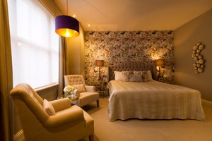 Room & Suite