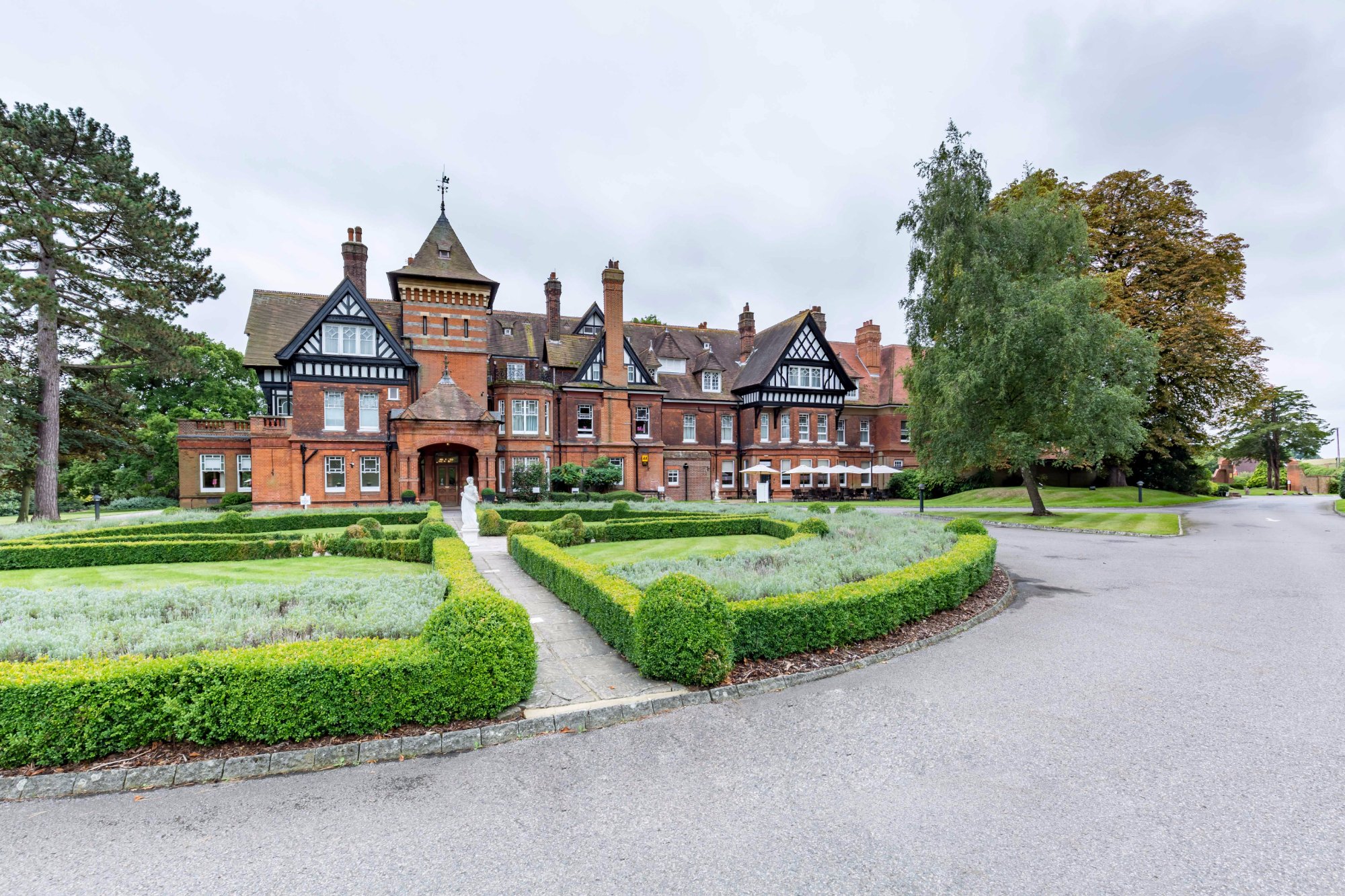 WOODLANDS PARK HOTEL - Updated 2022 Reviews (Cobham)