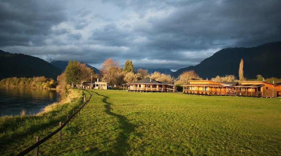 A Orillas del Río Puelo, Patagonia Puelo Lodge