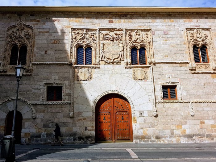 Imagen 1 de Palacio de los Momos