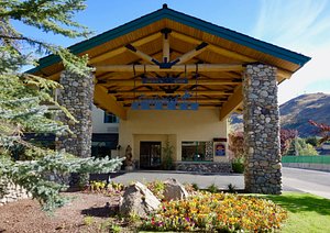 BEST WESTERN PLUS KENTWOOD LODGE - Updated 2024 Prices & Hotel Reviews ...