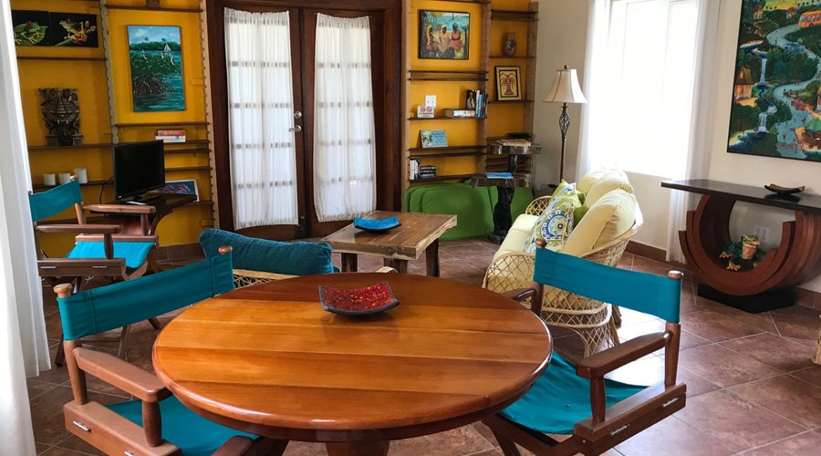 Pirates Caye Villa (queen suite with seaview)