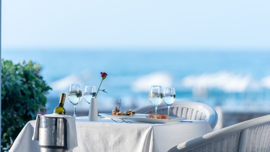 Piazza Di Porto - table for two