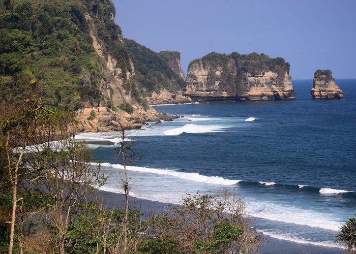 Pantai Ngalur