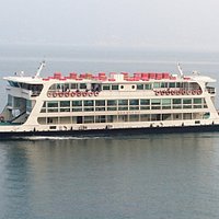 Trad. Faehrschiff vor Anfahrt Gargnano