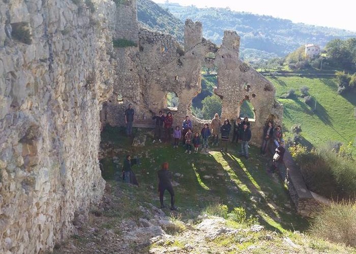 visita guidata tra i tesori storici del luogo con gli amici