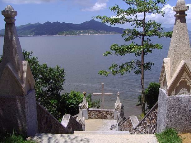 Fangjige Cemetery image
