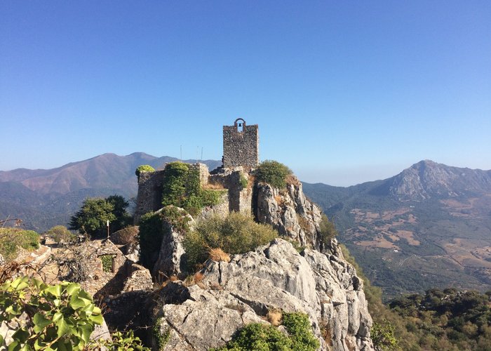 vista de la torre del castillo desde los alrededores