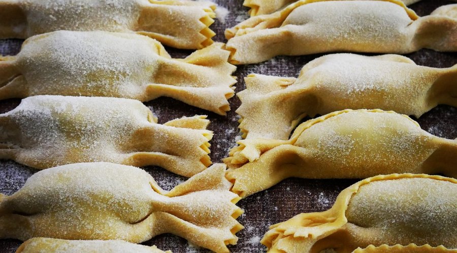 Pasta Bonbons mit Lammfleisch Füllung